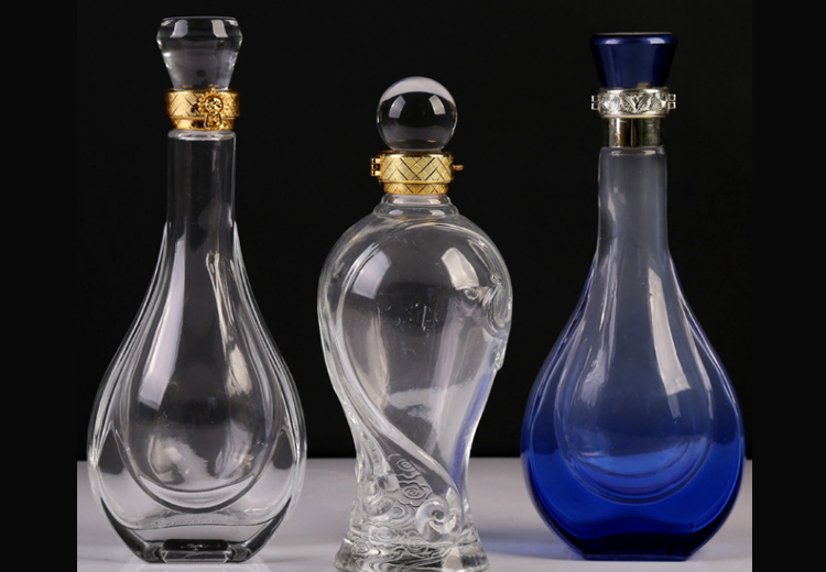 喷涂玻璃酒瓶与普通玻璃酒瓶之间有哪些区别？