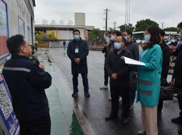 四川省政府安全管理办公室督导调研组组长苏玲一行莅临南宫体育集团总部调研